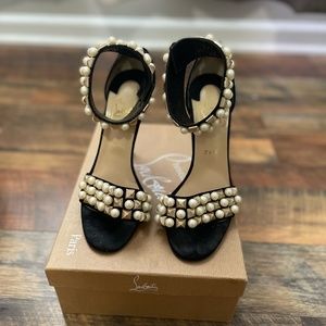 Christian Louboutin Black Suede with Gold Studs & Pearls Tudo